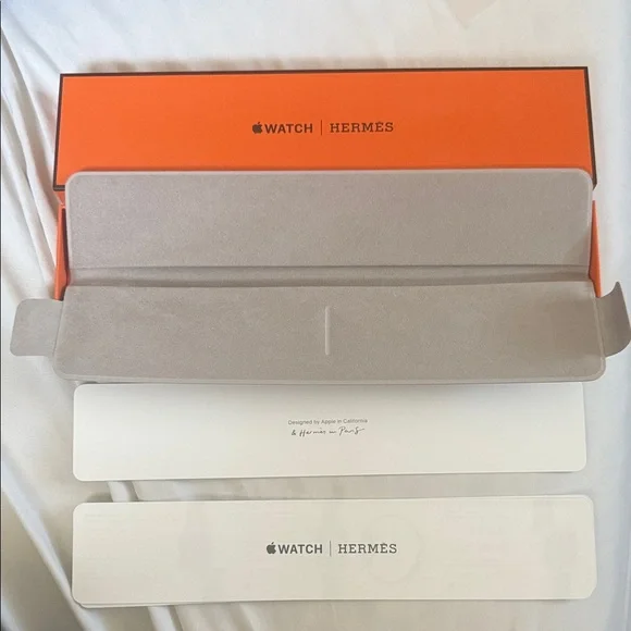Apple Hermès Watch Packaging in Orange and White - Picture 1 of 3